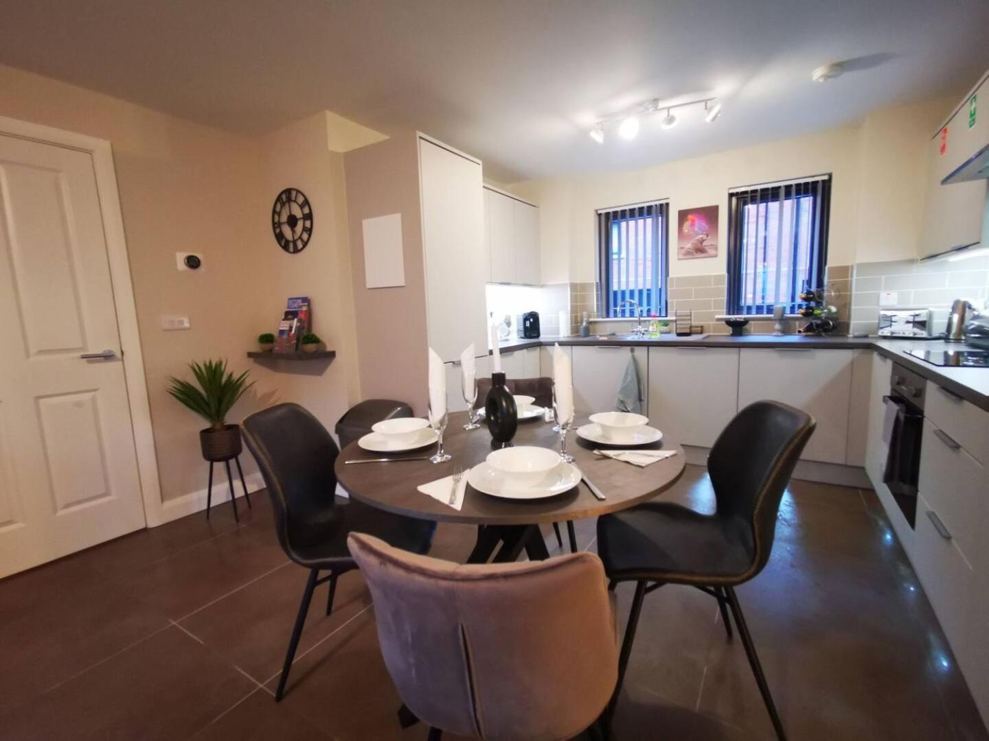 Belfast Central 2 Bedroom Luxurious Modern Stay Экстерьер фото